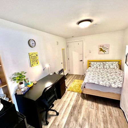 Micro Studio Apartment 10 Minutes Walk To University Of Washington Сиэтл Экстерьер фото